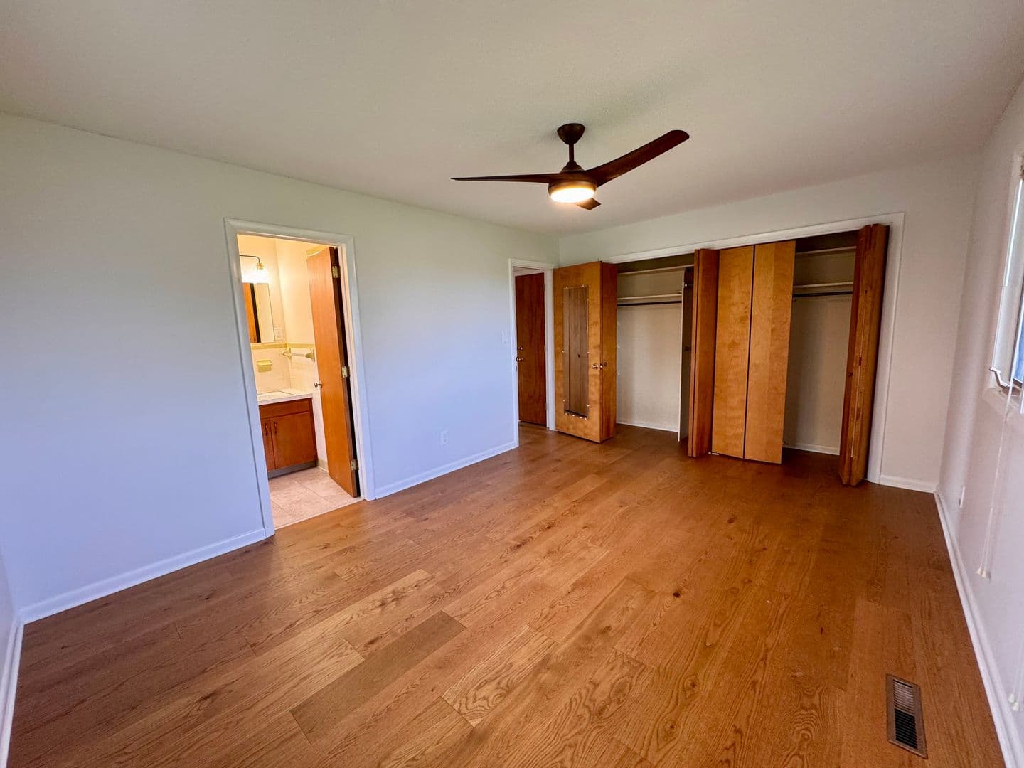 Rockingham House: 221 Grandview Drive