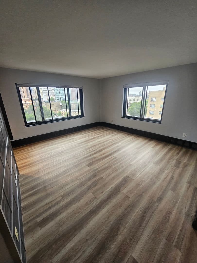 Mpls Apartment: 316 Oak Grove St