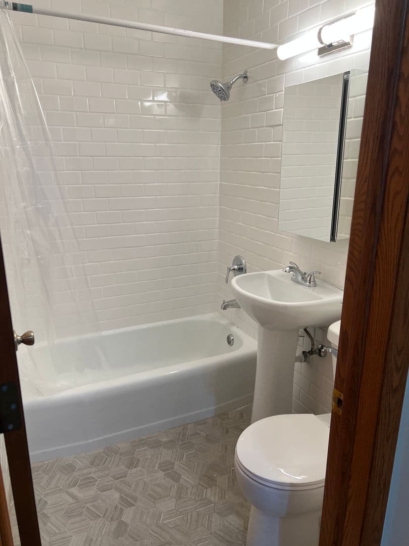 Mpls Apartment: 921 24th Ave S