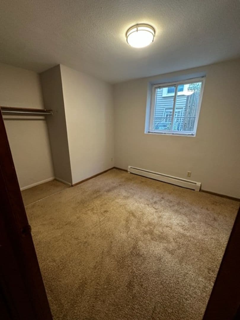 Mpls Apartment: 921 24th Ave S