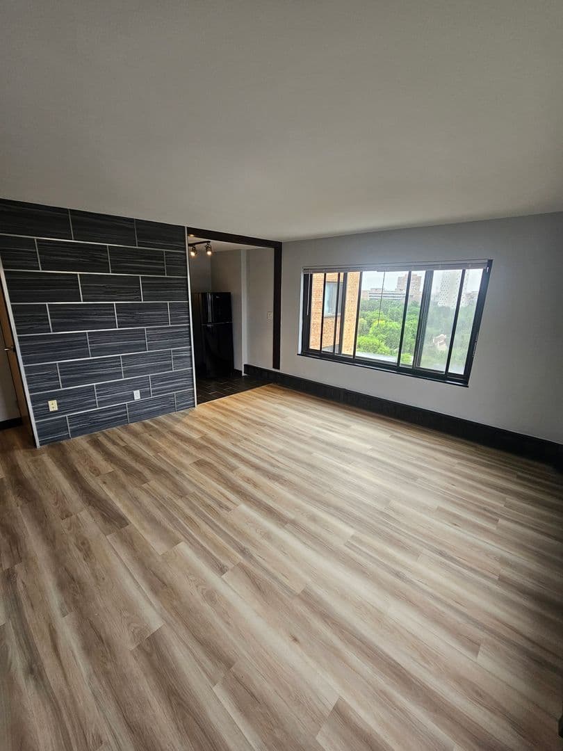 Mpls Apartment: 316 Oak Grove St