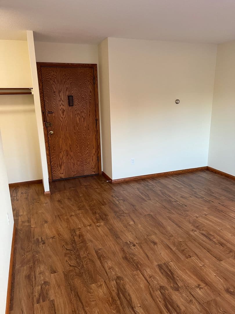 Mpls Apartment: 921 24th Ave S