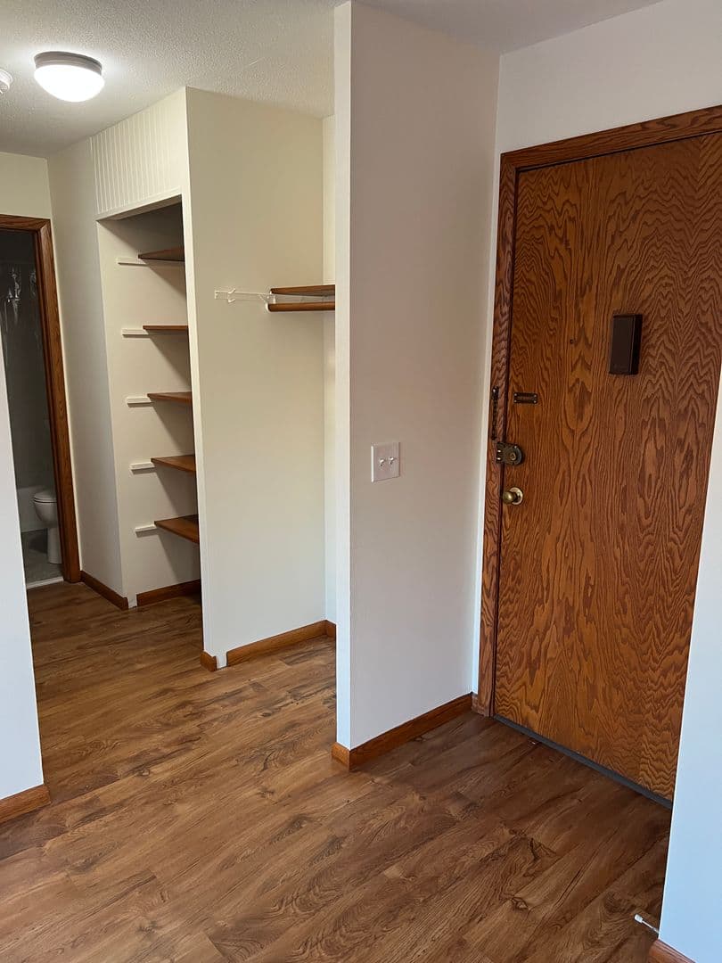 Mpls Apartment: 921 24th Ave S