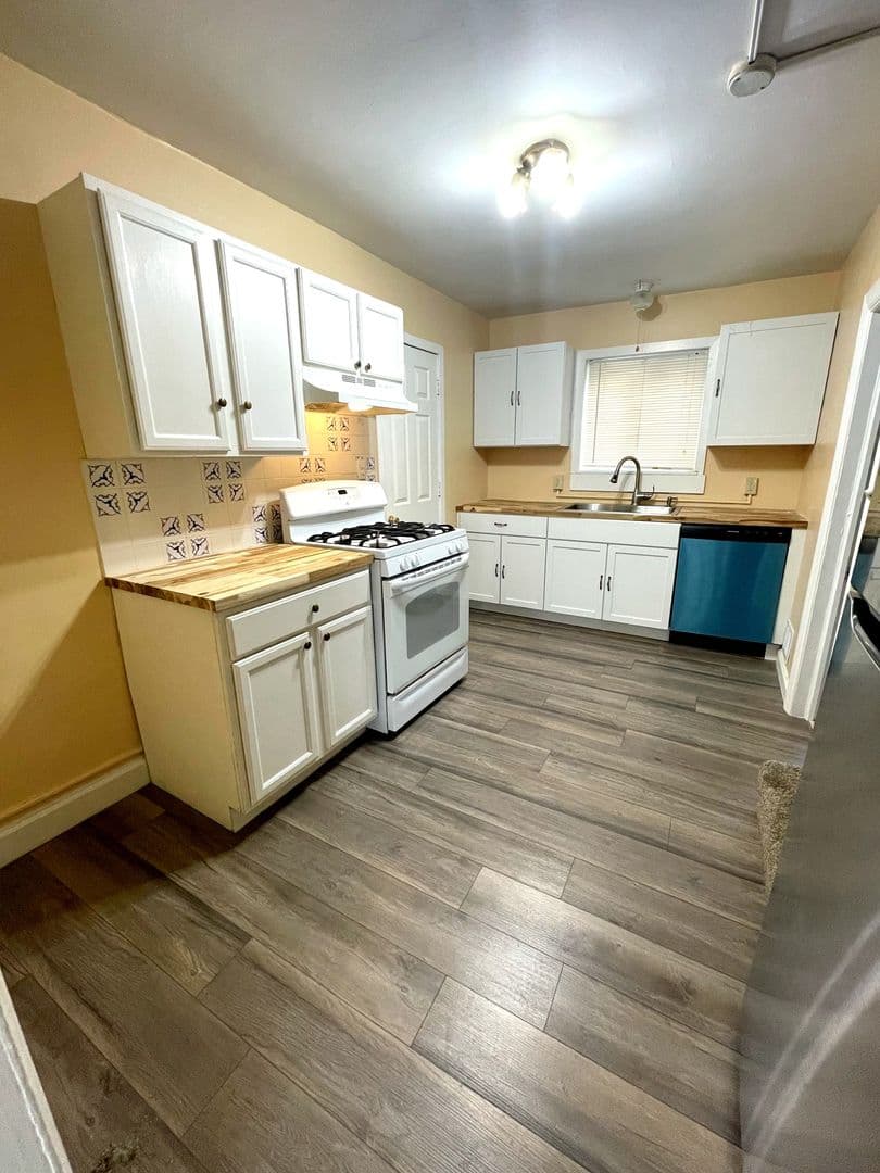 Ypsilanti Apartment: 3145 Snow Rd.