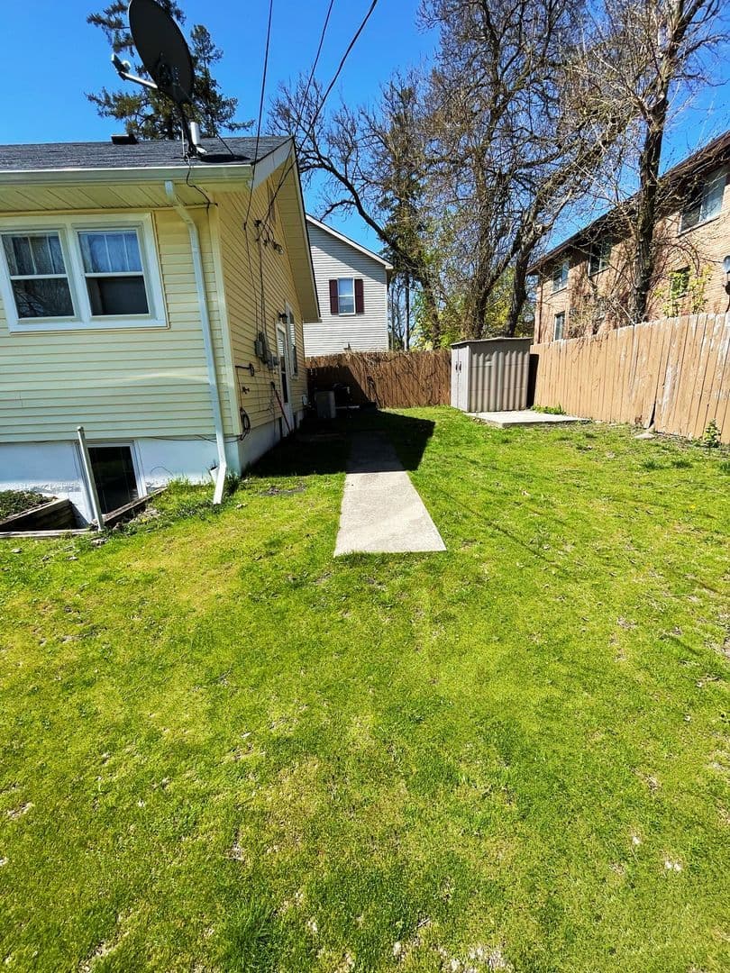 Ann Arbor Apartment: 203 E. Davis Ave.
