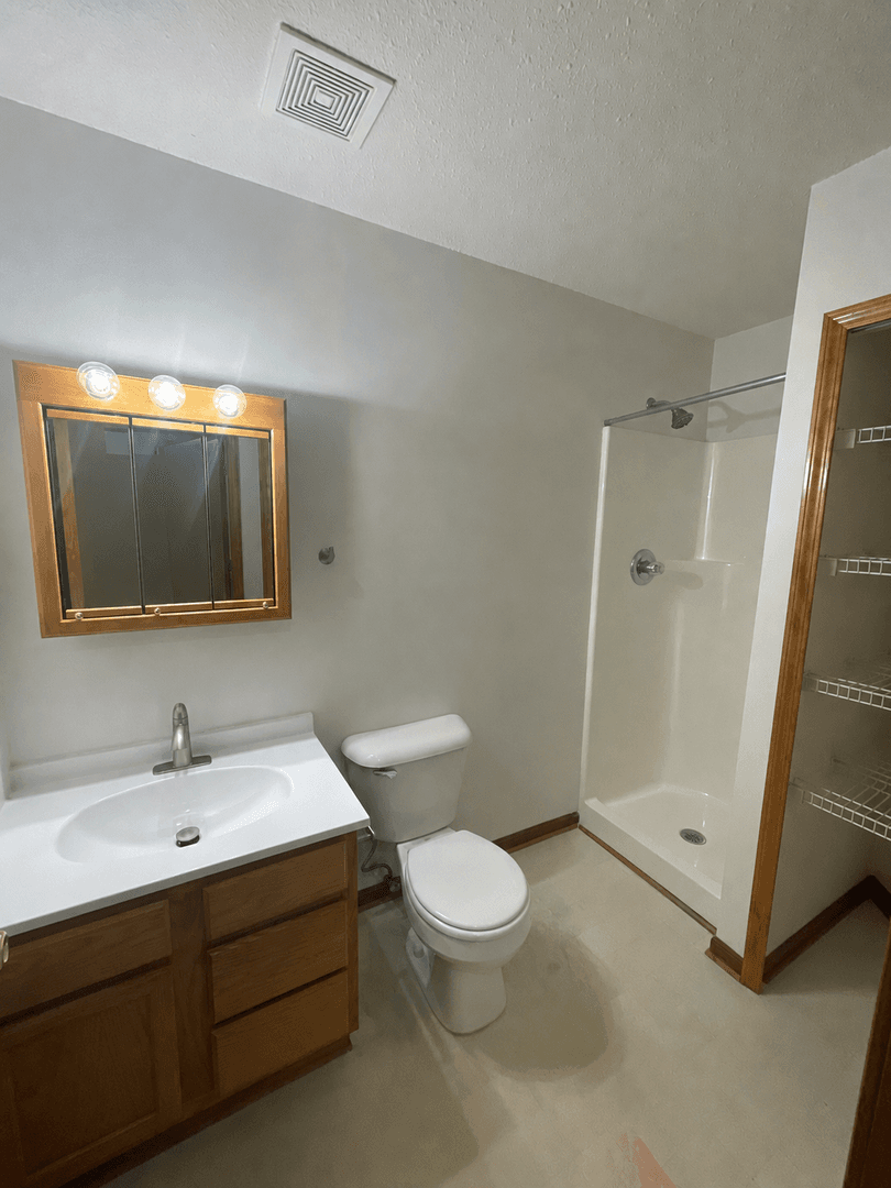 Ypsilanti House: 2636 Stadium View Dr. #8