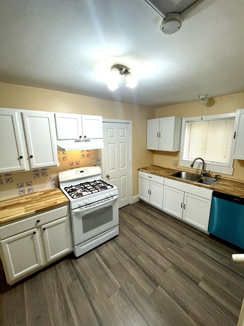 Ypsilanti Apartment: 3145 Snow Rd.