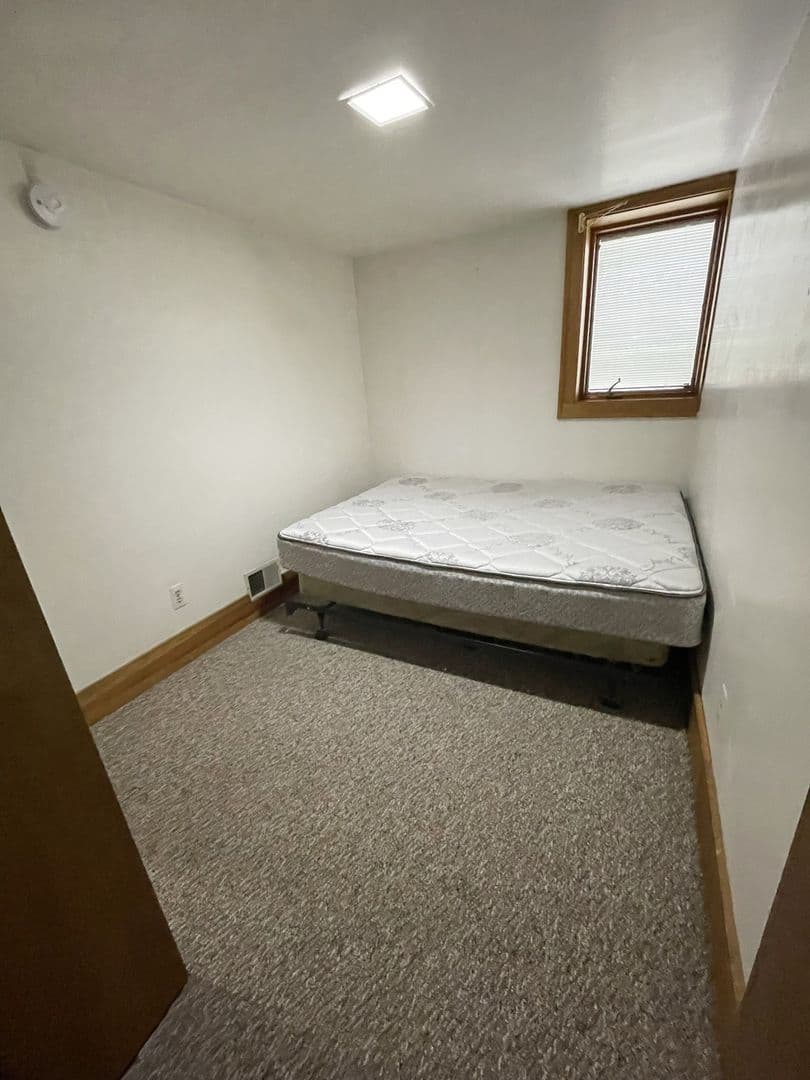 Ann Arbor Apartment: 203 E. Davis Ave.