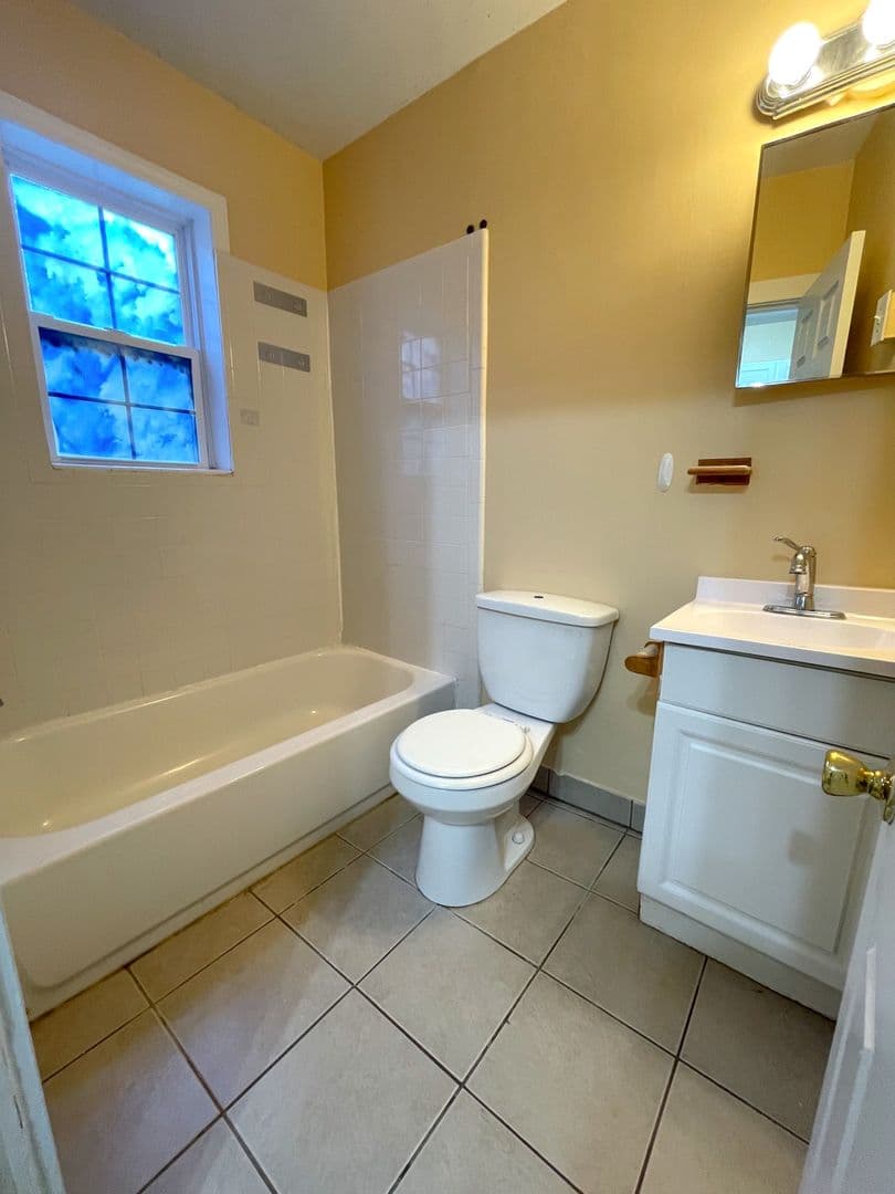 Ypsilanti Apartment: 3145 Snow Rd.