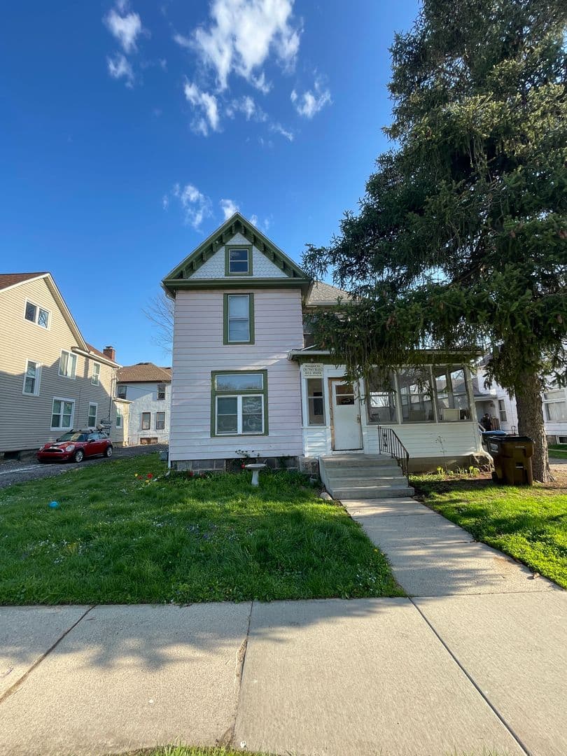Ypsilanti Apartment: 418 Emmet St
