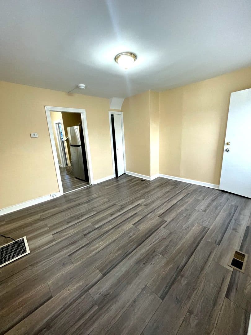 Ypsilanti Apartment: 3145 Snow Road