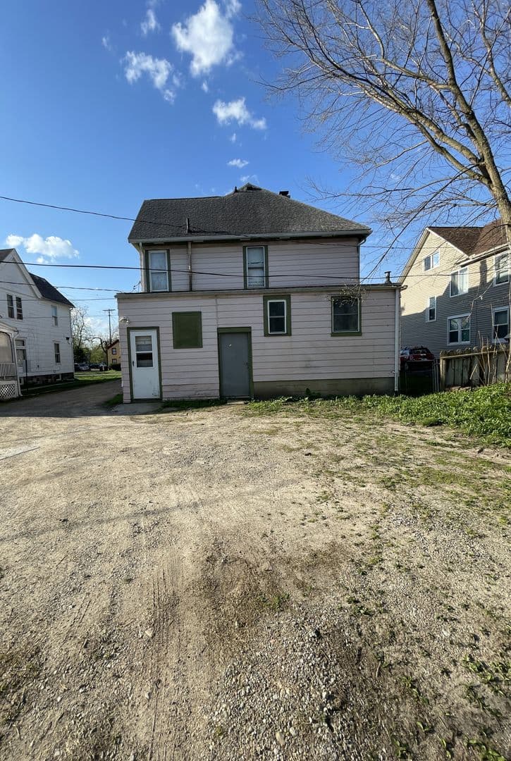 Ypsilanti Apartment: 418 Emmet St