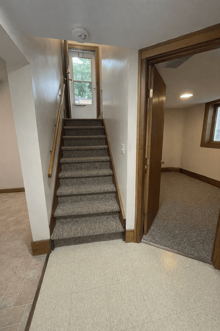 Ann Arbor Apartment: 203 E. Davis Ave.