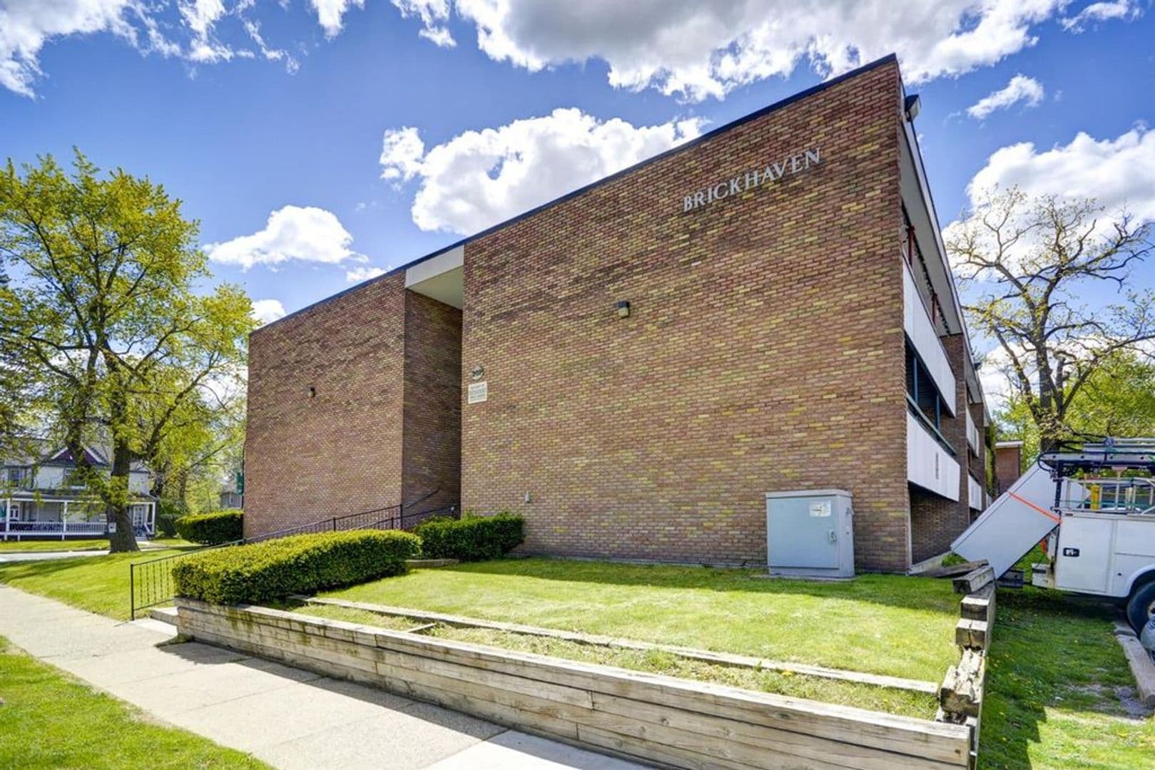 Ypsilanti Condo: 207 Ballard St. #302