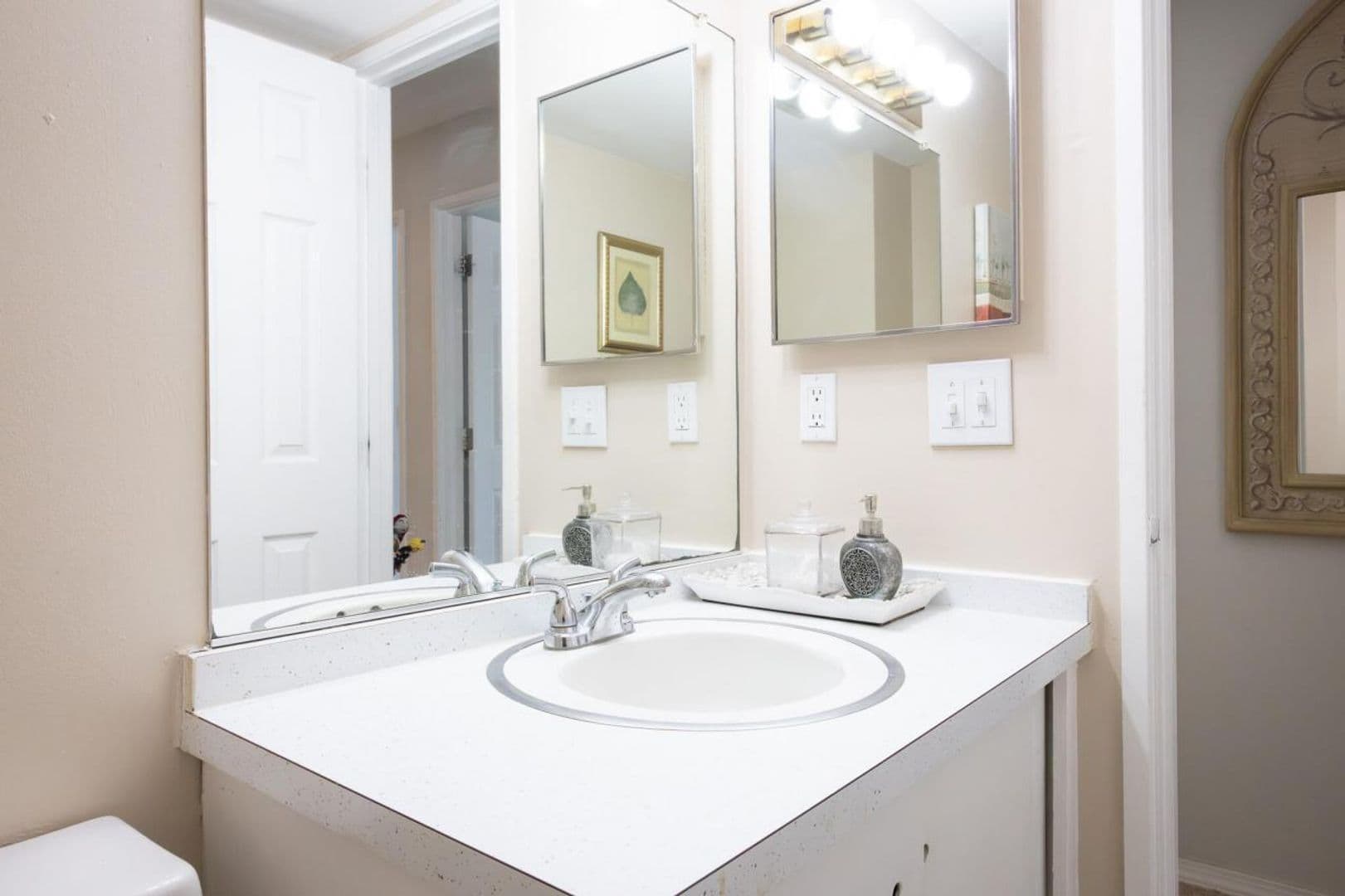 Ypsilanti Condo: 207 Ballard St. #302