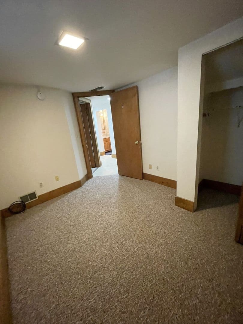 Ann Arbor Apartment: 203 E. Davis Ave.