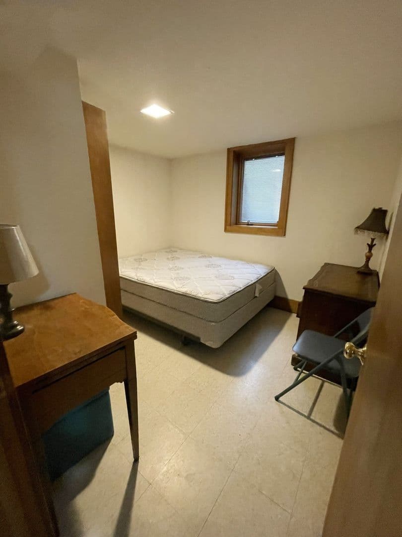 Ann Arbor Apartment: 203 E. Davis Ave.