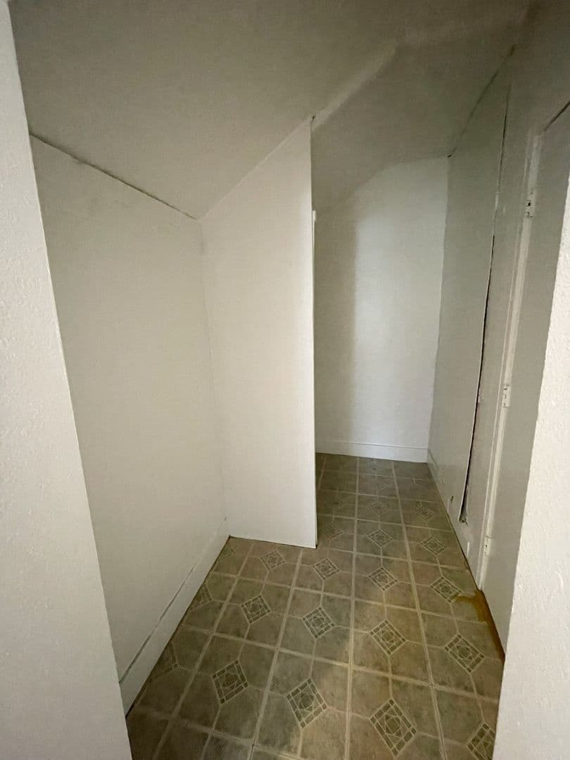 Ypsilanti Apartment: 211 Ballard