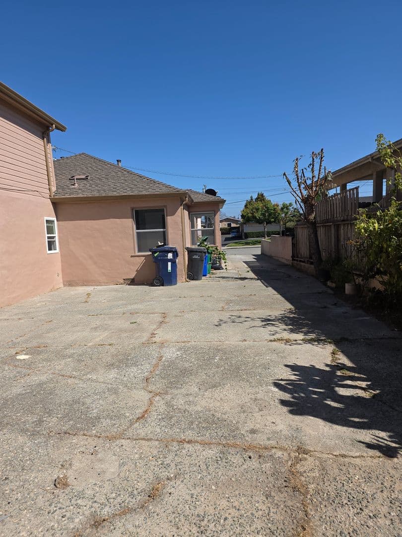 Watsonville Apartment: 23 Broadis St