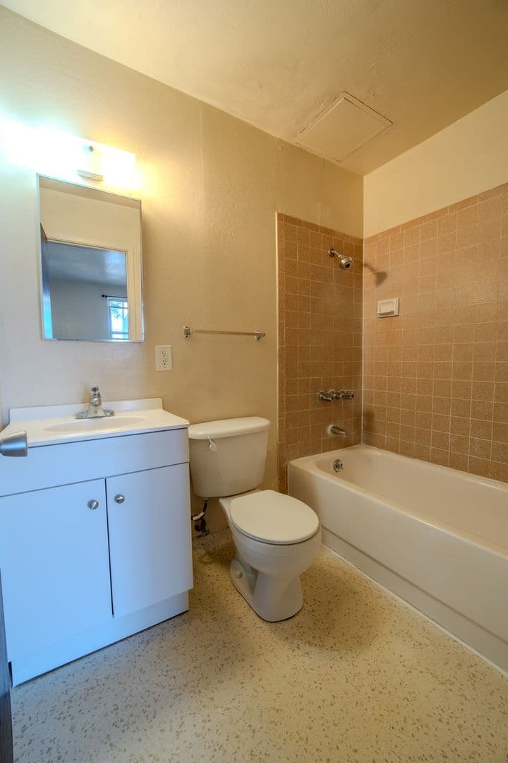Watsonville Apartment: 615 Blackburn St.