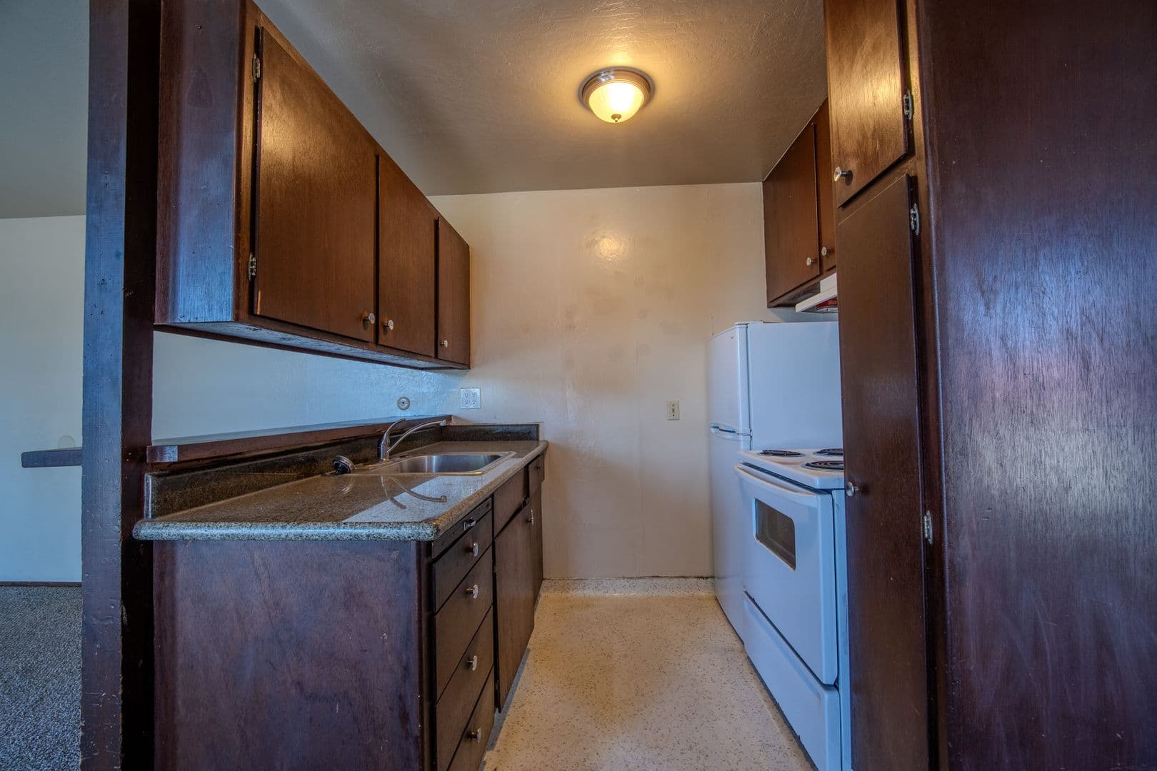 Watsonville Apartment: 615 Blackburn St.