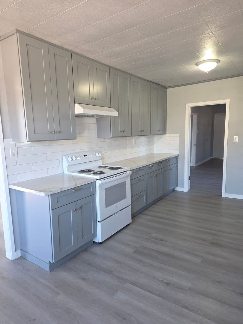Watsonville Apartment: 23 Broadis St