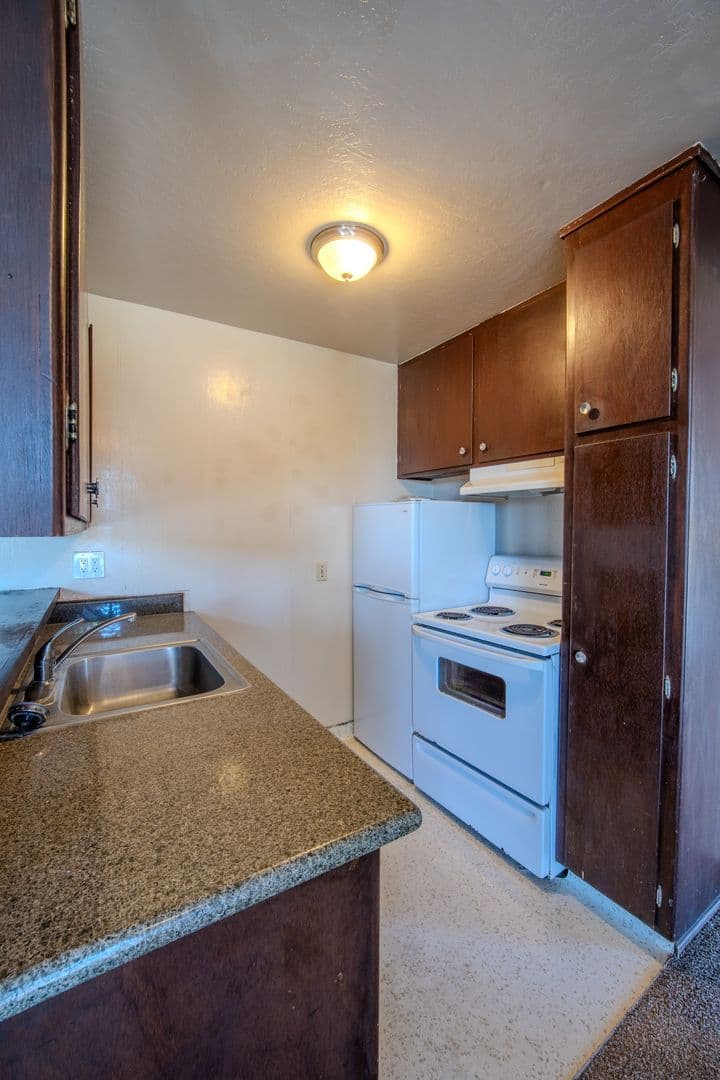 Watsonville Apartment: 615 Blackburn St.