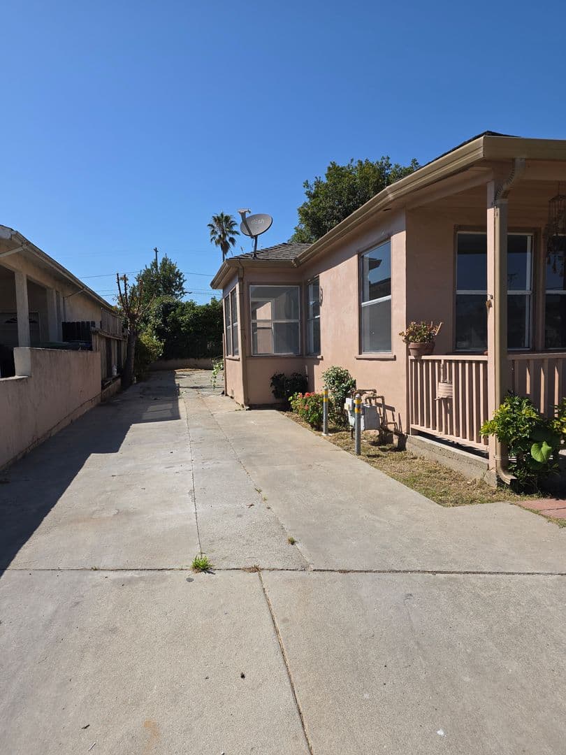 Watsonville Apartment: 23 Broadis St