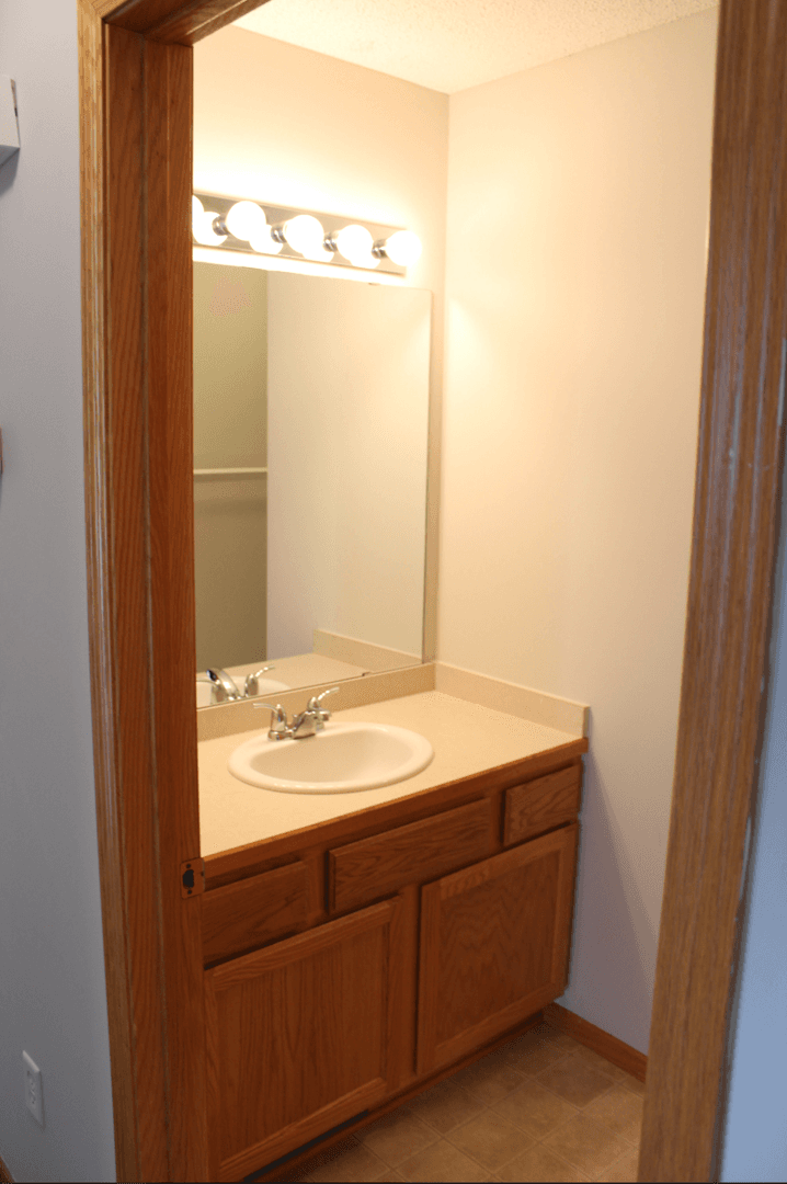 Somerset Townhome: 451 Meadow Lane