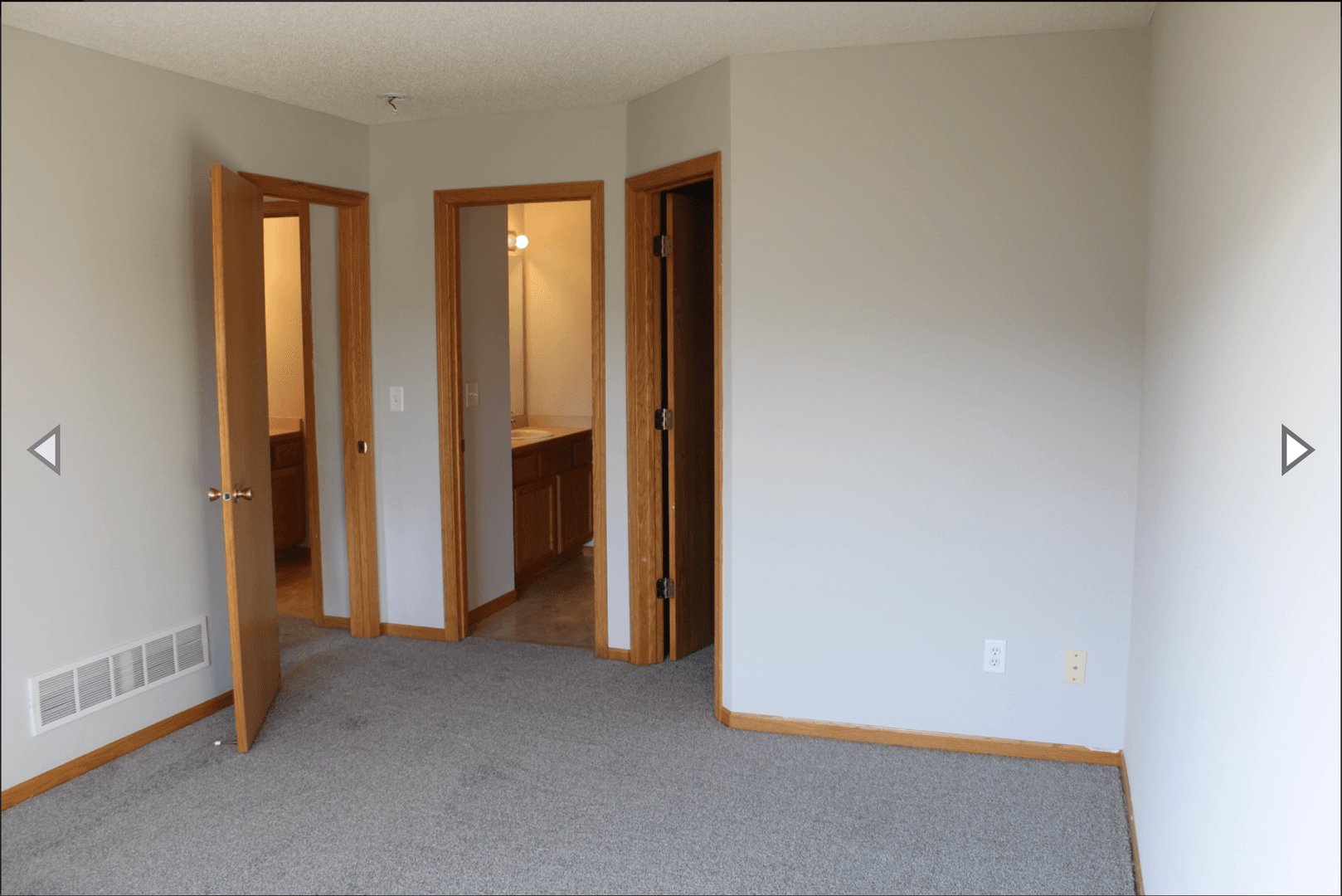 Somerset Townhome: 451 Meadow Lane
