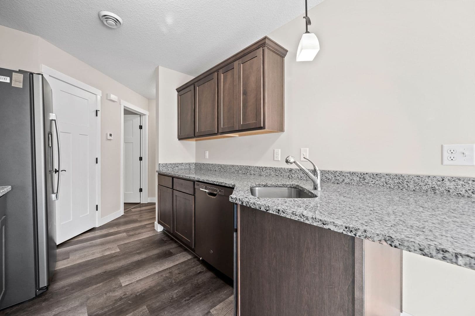 Somerset Townhome: 521 Meadow Lane