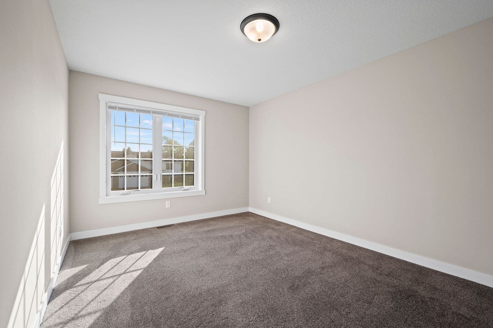 Somerset Townhome: 521 Meadow Lane
