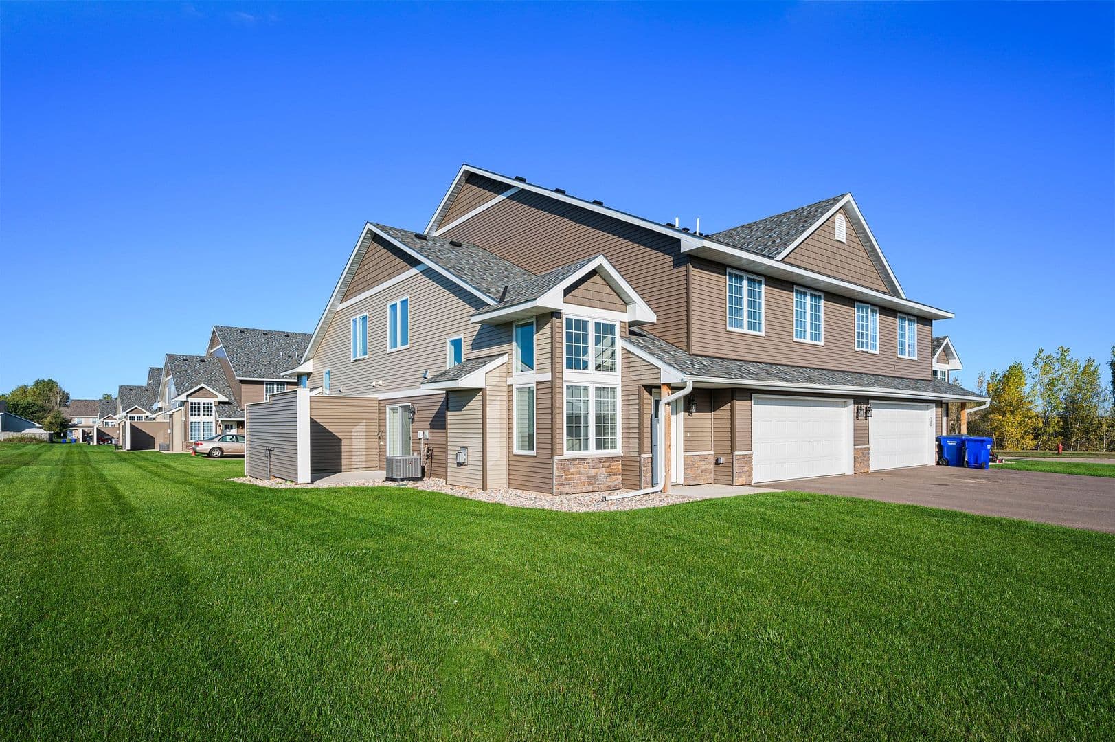 Somerset Townhome: 521 Meadow Lane