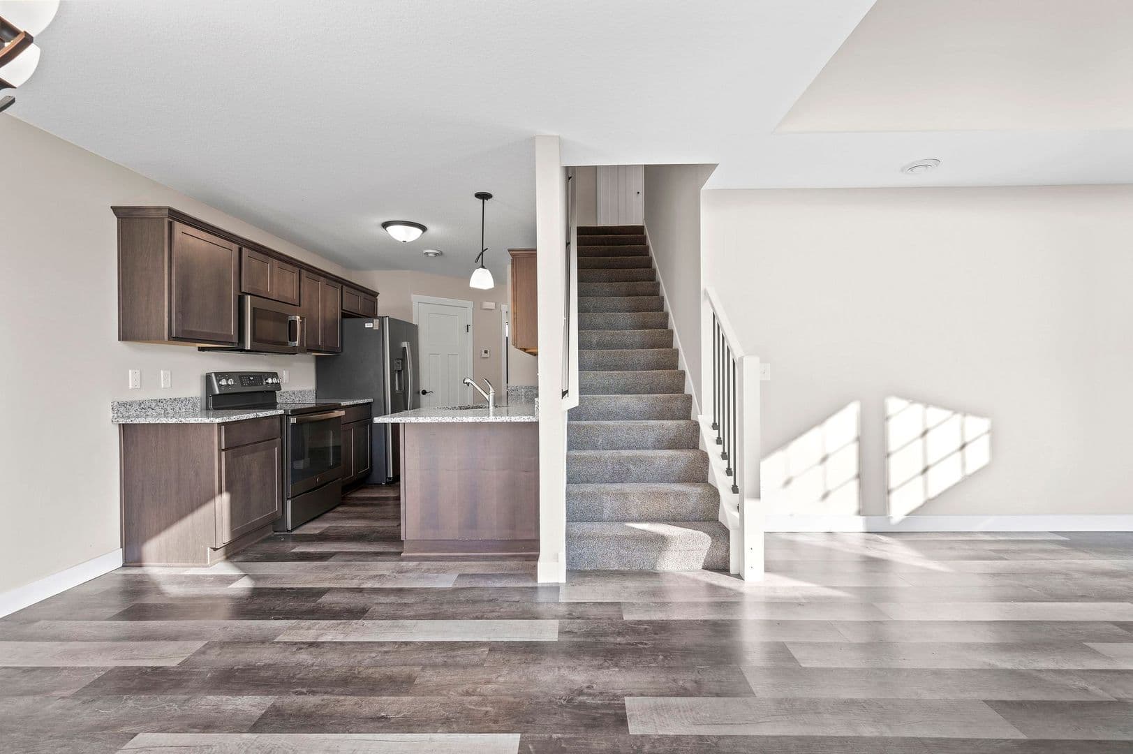 Somerset Townhome: 521 Meadow Lane