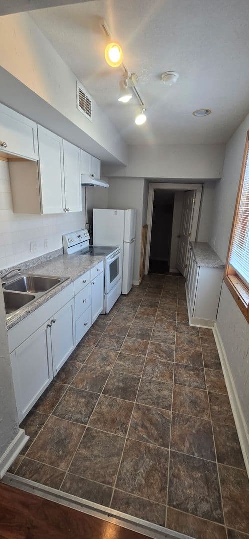 Farmington Apartment: 808 2nd Street