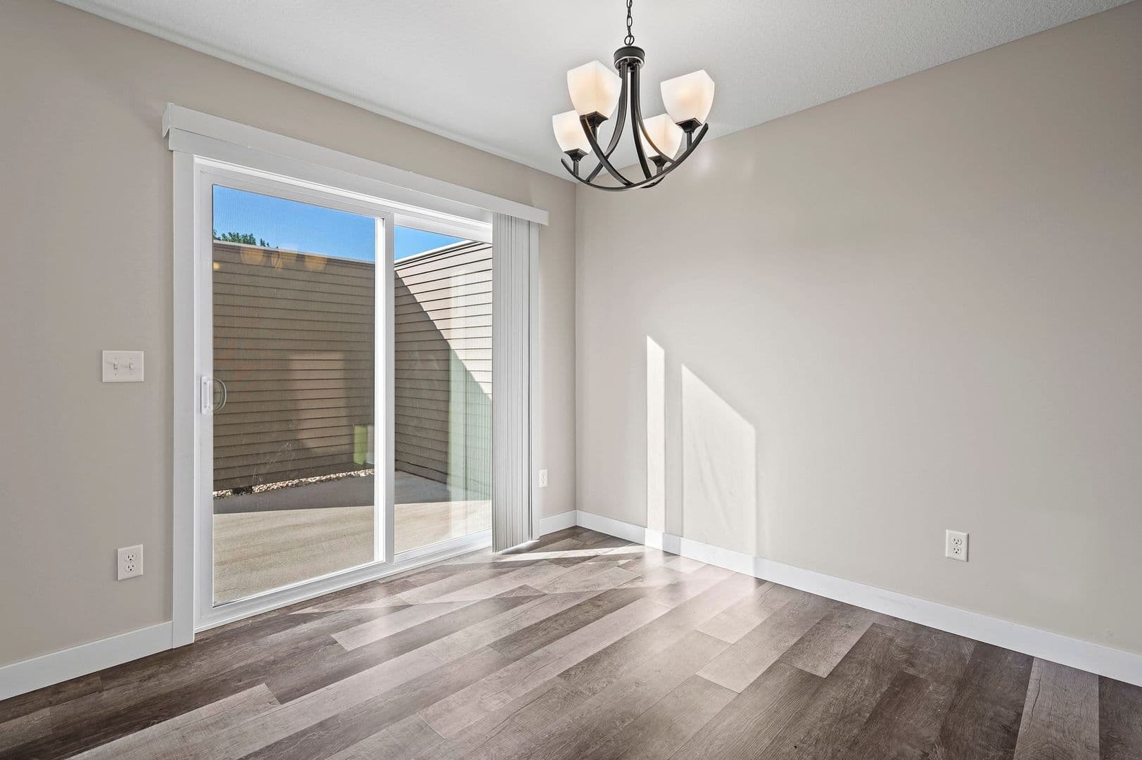 Somerset Townhome: 521 Meadow Lane