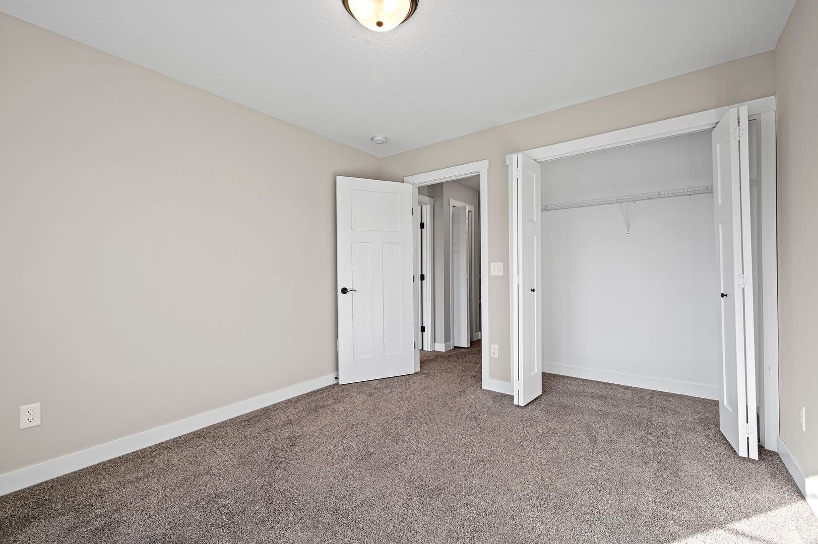 Somerset Townhome: 521 Meadow Lane