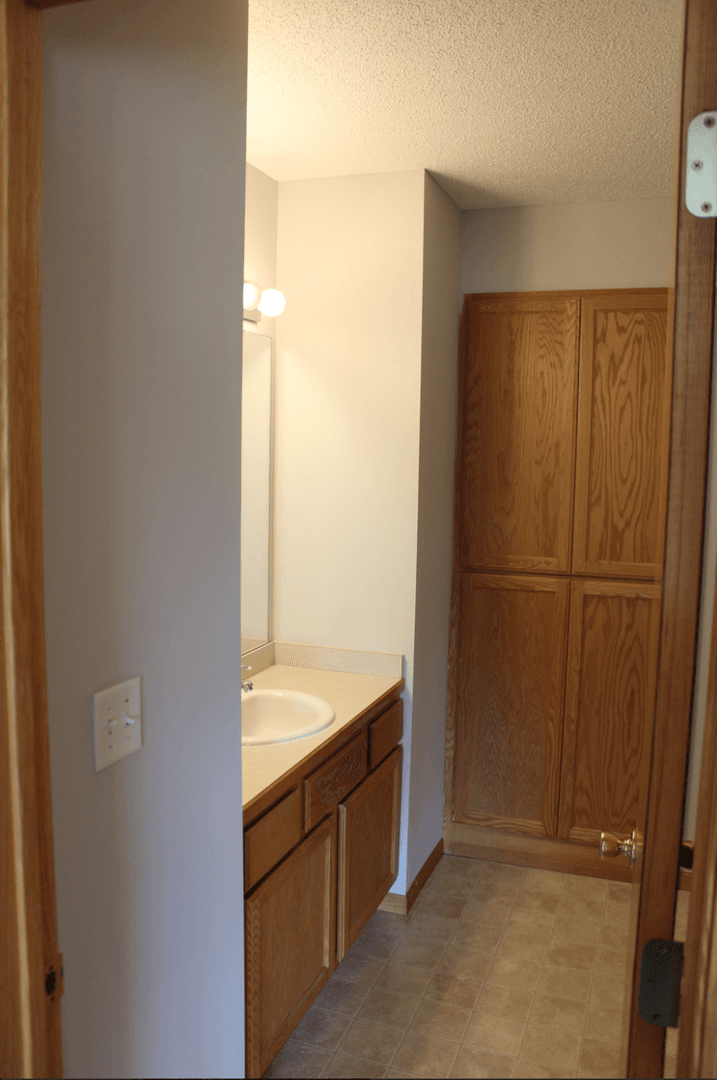 Somerset Townhome: 451 Meadow Lane