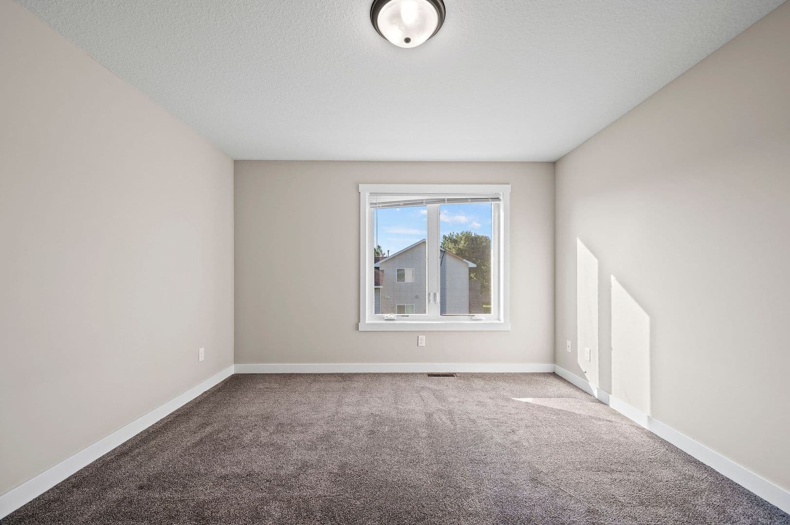 Somerset Townhome: 521 Meadow Lane