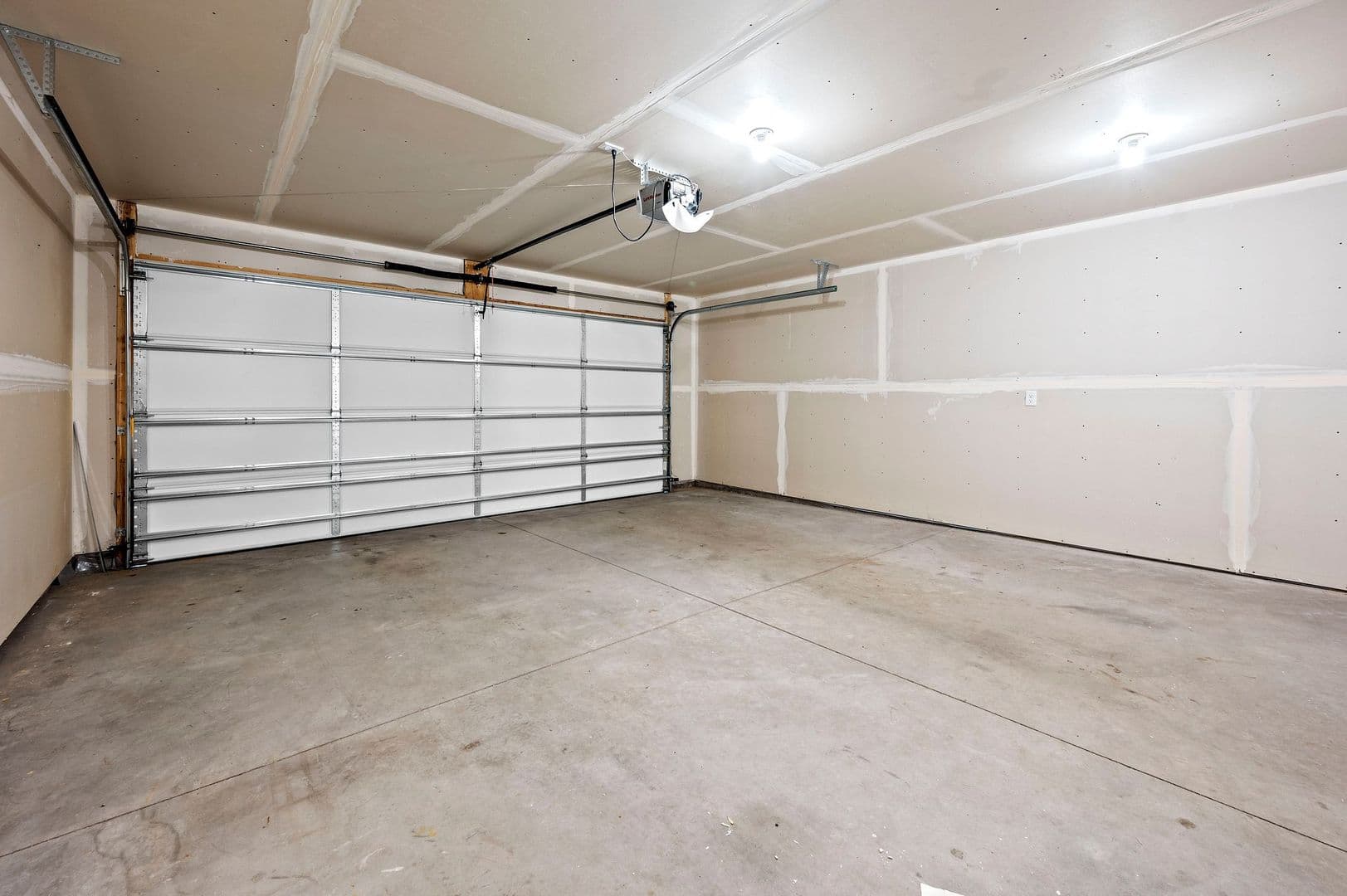 Somerset Townhome: 521 Meadow Lane
