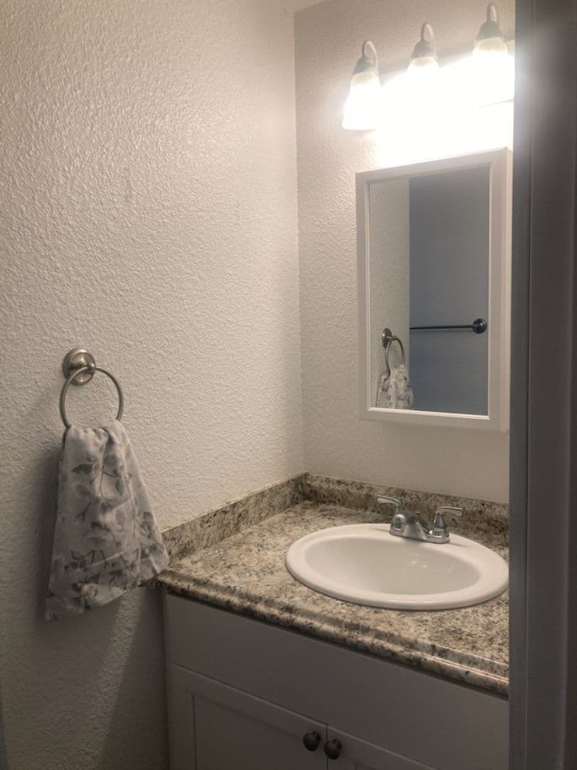 ELMA Apartment: 420 OAKHURST DRIVE