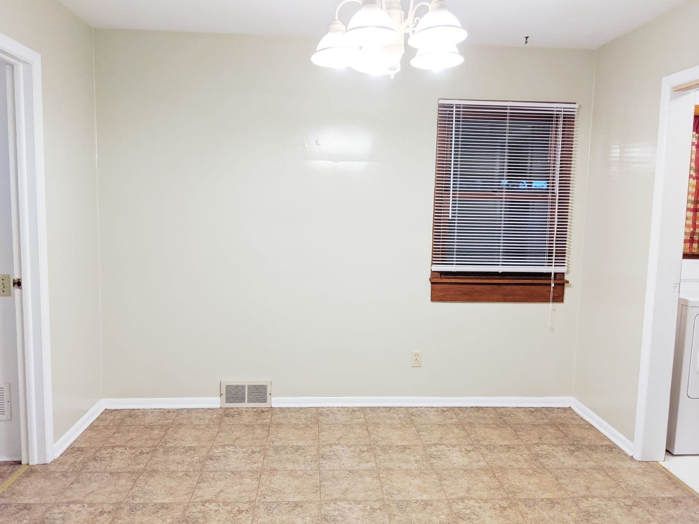 Bloomington Apartment: 214 S Hillsdale Ct
