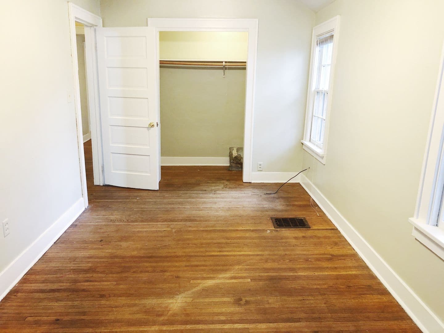 Bloomington Apartment: 323 S Eagleson Ave
