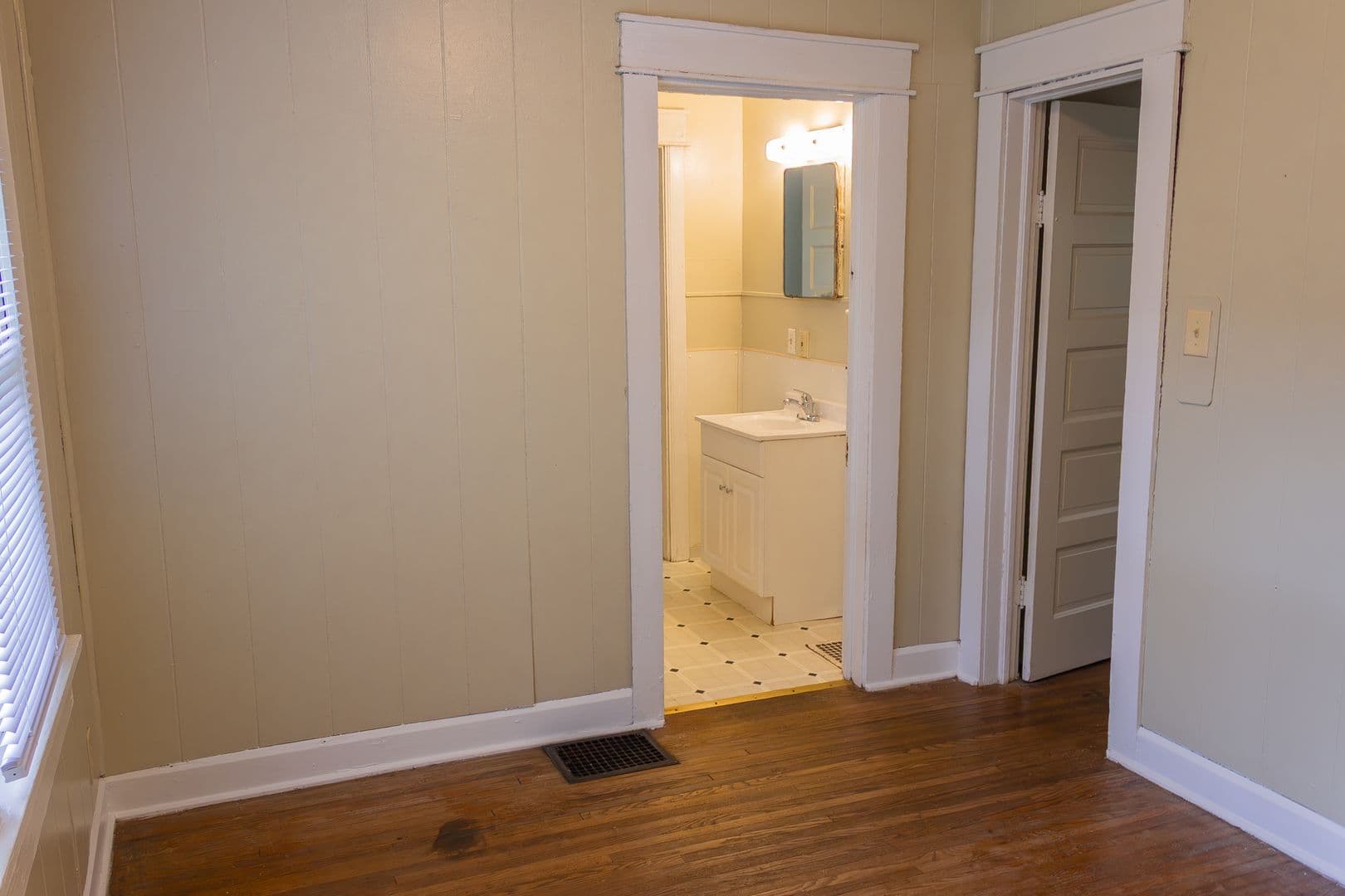 Bloomington Apartment: 217 S Clark St