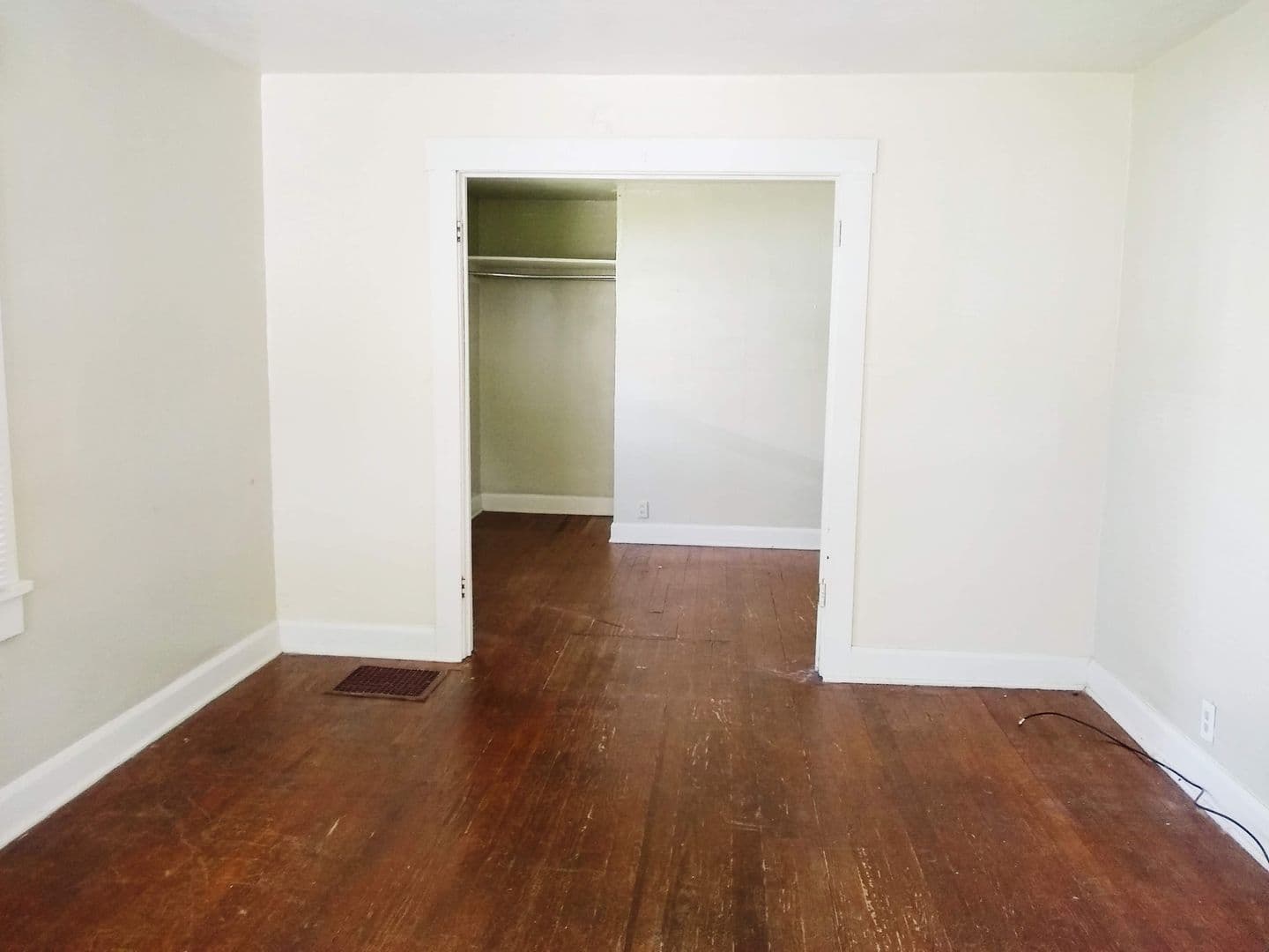 Bloomington Apartment: 207 S Clark St
