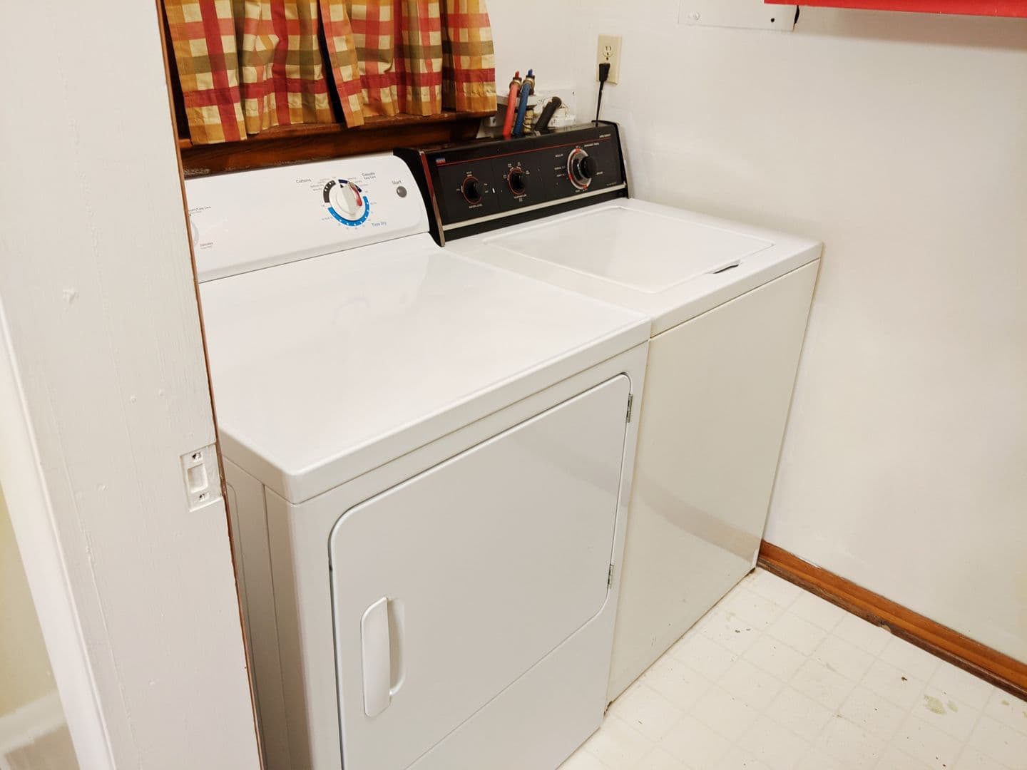 Bloomington Apartment: 214 S Hillsdale Ct