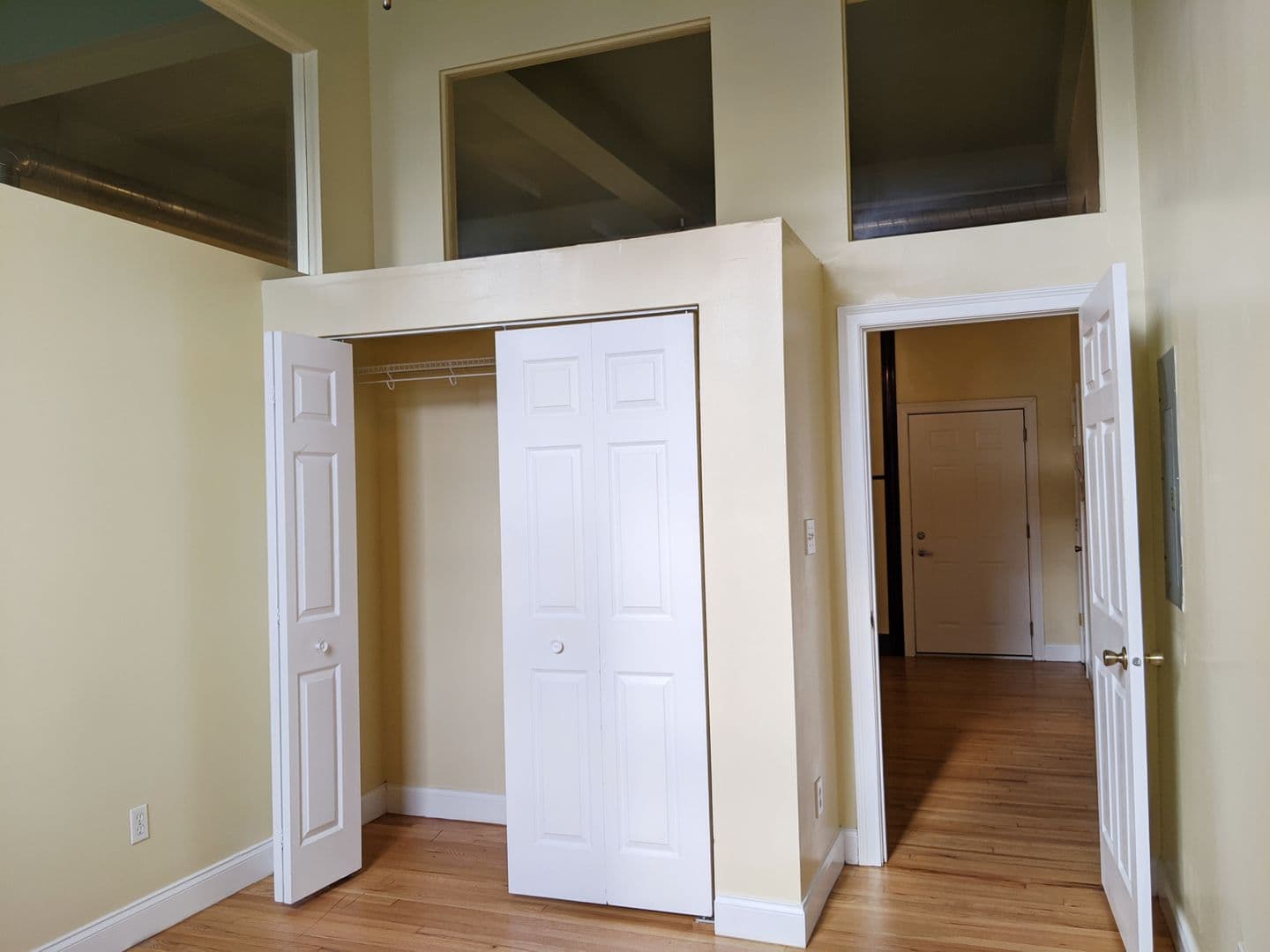 Bloomington Apartment: 116 1/2 N Walnut St