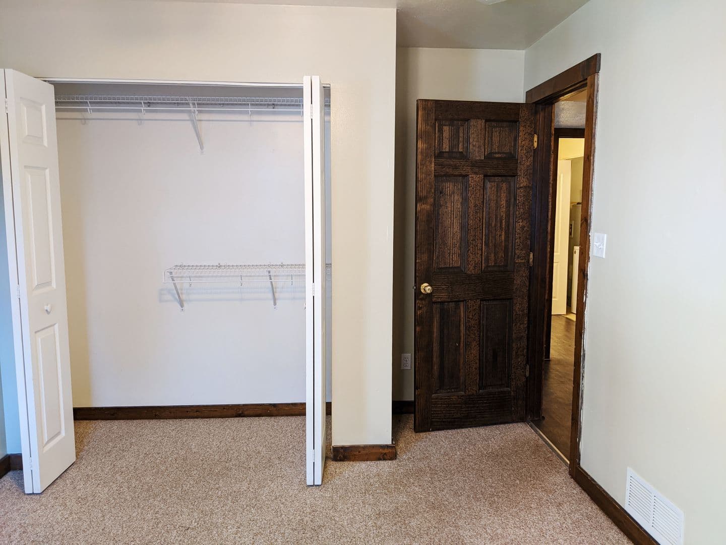 Bloomington Apartment: 405 - 421 E 20th St