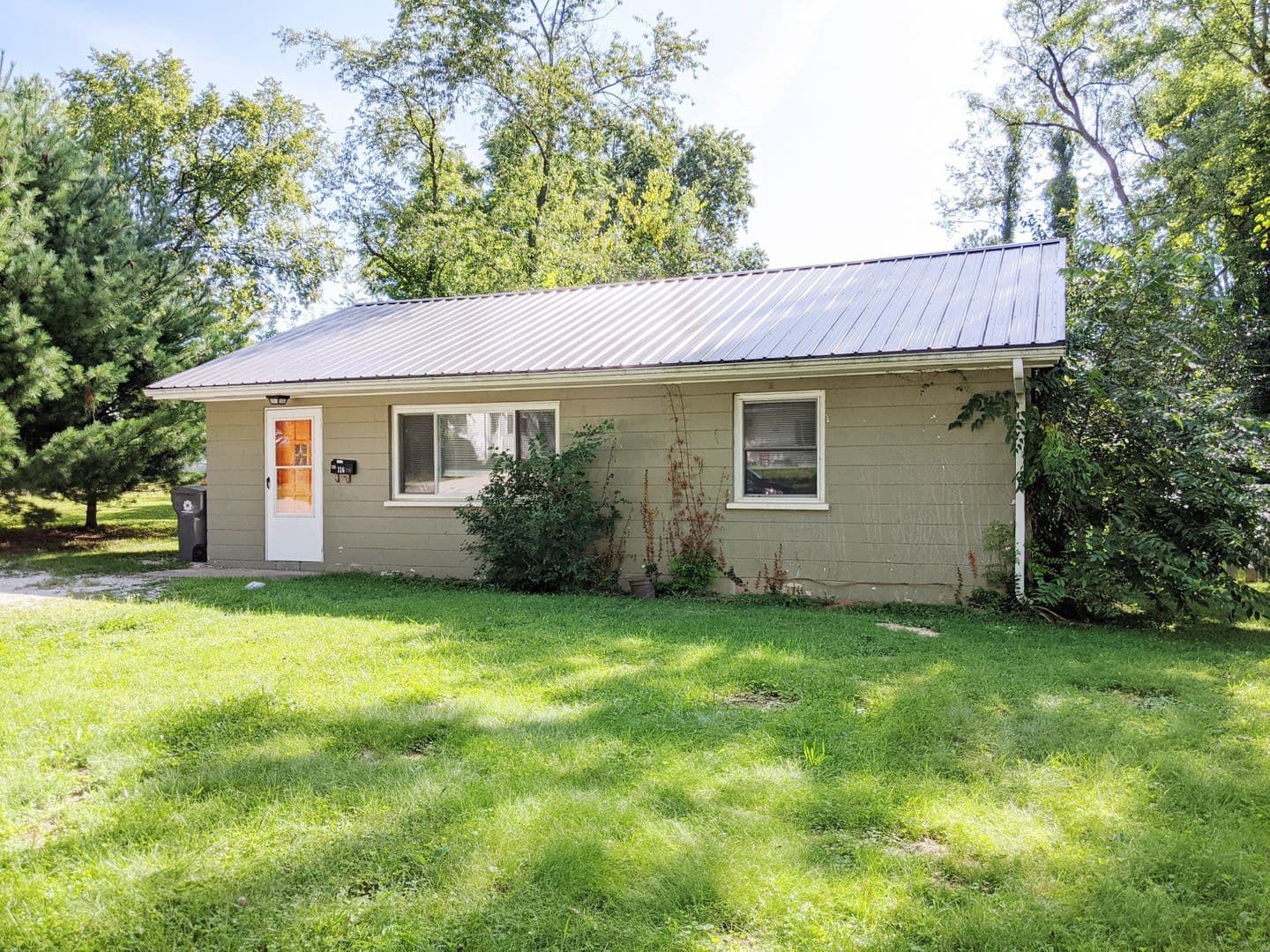 Bloomington Apartment: 116 N Roosevelt Street