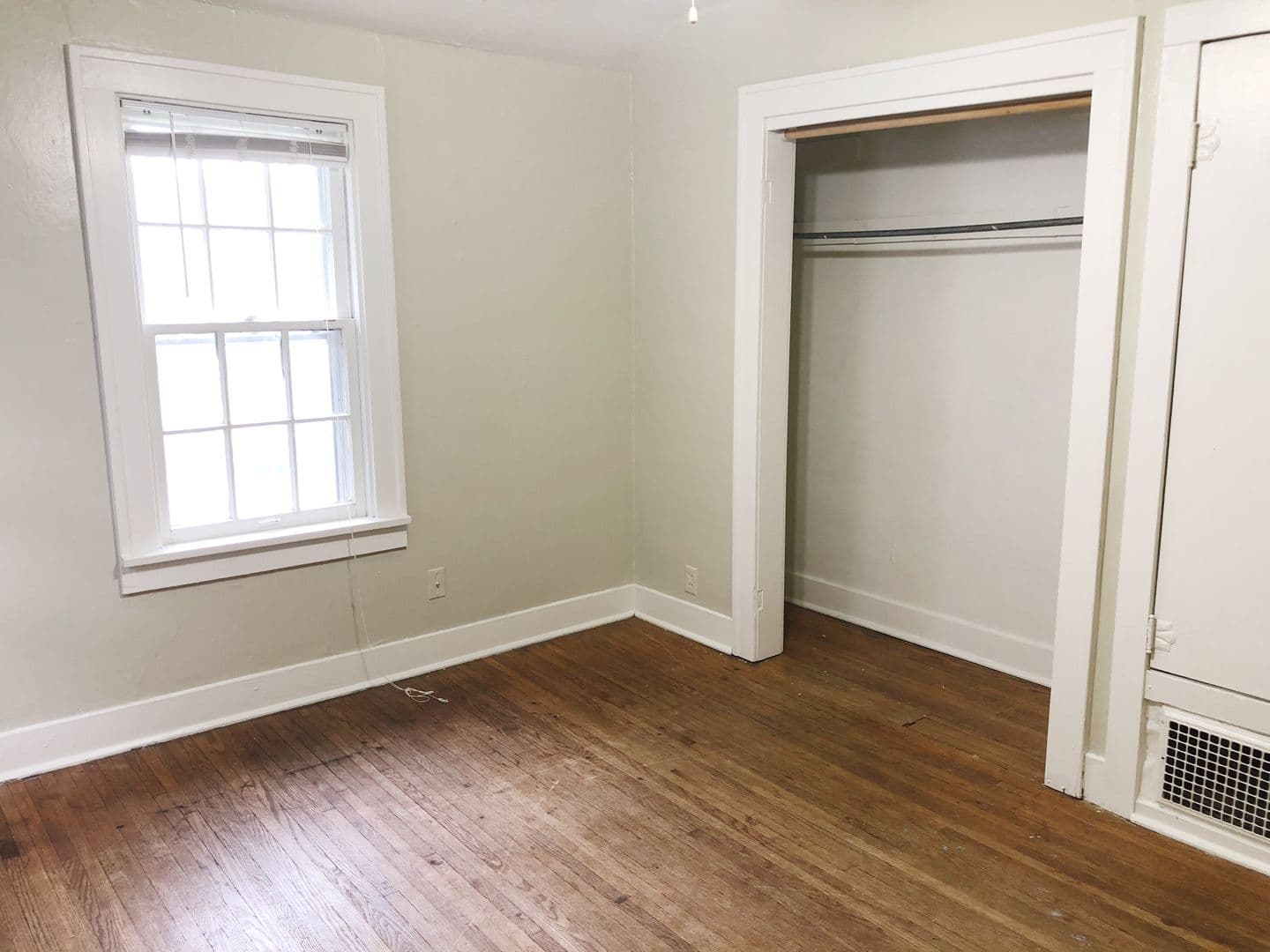 Bloomington Apartment: 323 S Eagleson Ave